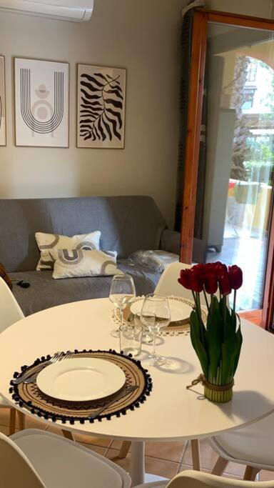 Nest House - Esclusivo Appartamento Marina Di Olbia- Mater Olbia - Beaches - Close To The Airport - Private Parking- Full Comforts - 外观 照片