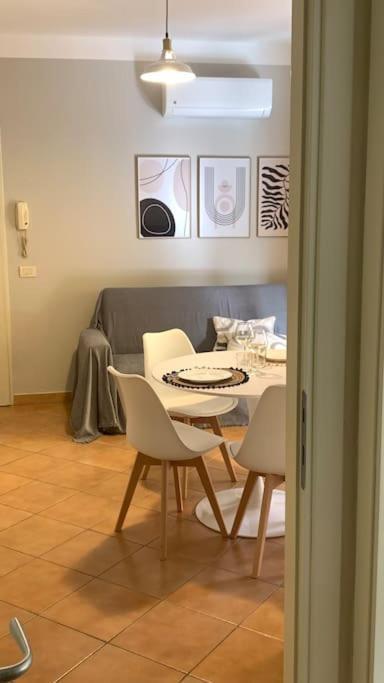 Nest House - Esclusivo Appartamento Marina Di Olbia- Mater Olbia - Beaches - Close To The Airport - Private Parking- Full Comforts - 外观 照片
