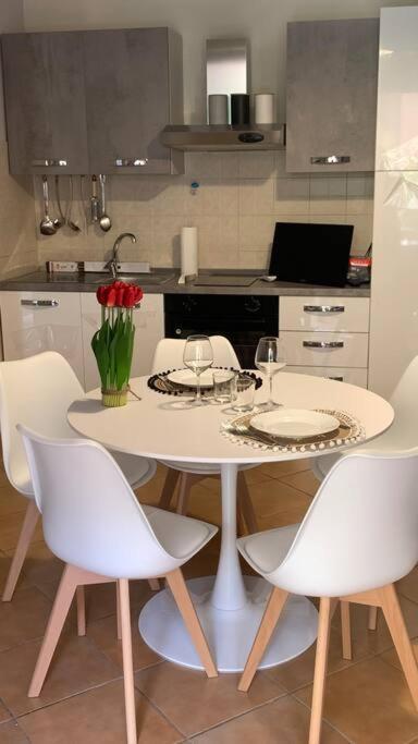 Nest House - Esclusivo Appartamento Marina Di Olbia- Mater Olbia - Beaches - Close To The Airport - Private Parking- Full Comforts - 外观 照片